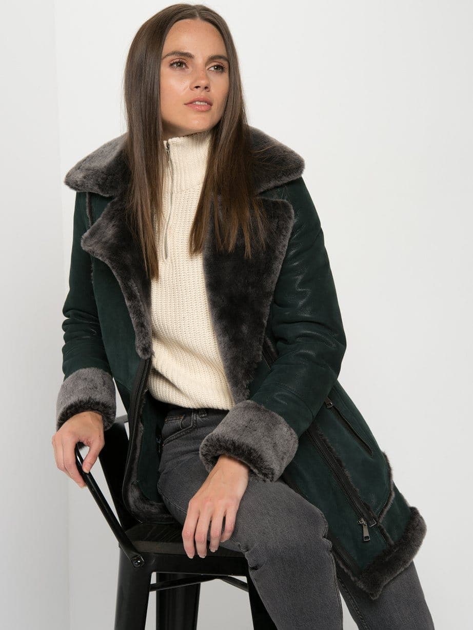 Çengelköy shearling coat, full-length look