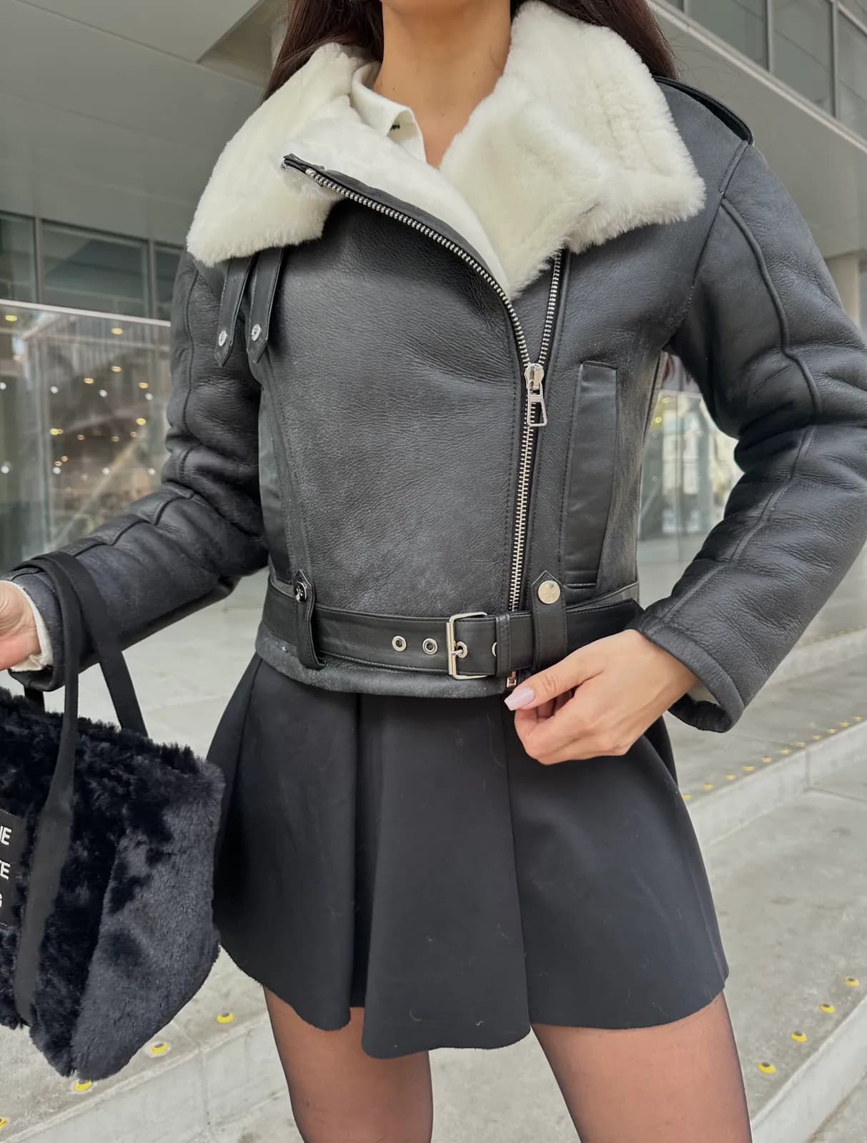 Belgravia Cropped shearling biker, detay
